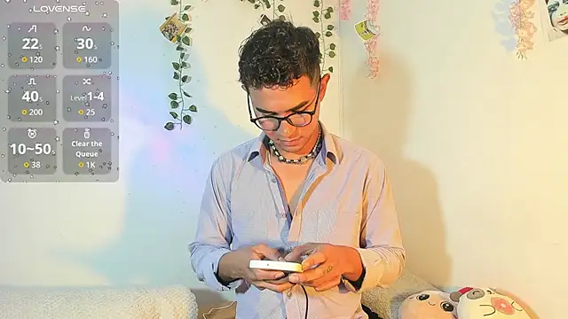 Snapshot of cute_sammy_1 chatting on 09.12.25 cute sammy 1 online show from 09.12.25