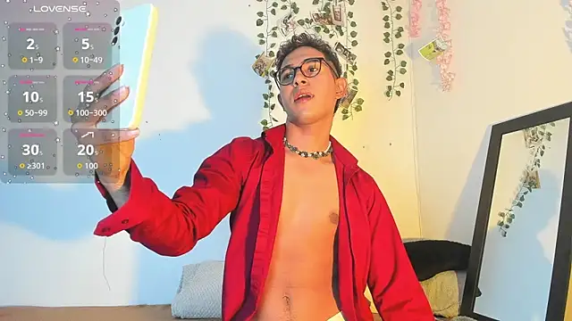 Snapshot of cute_sammy_1 chatting on 09.16.25 cute sammy 1 online show from 09.16.25