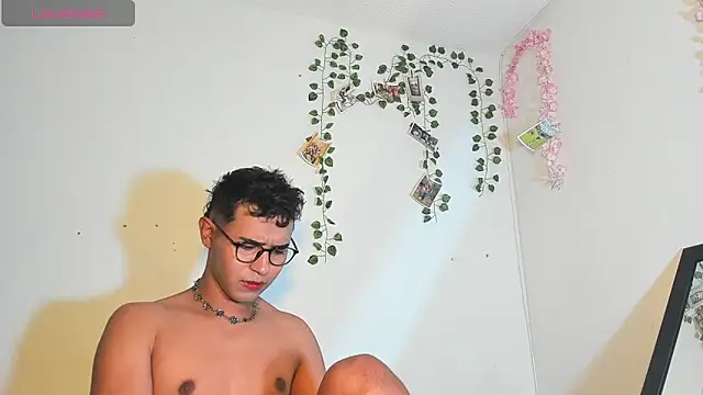 Snapshot of cute_sammy_1 chatting on 09.25.25 cute sammy 1 online show from 09.25.25