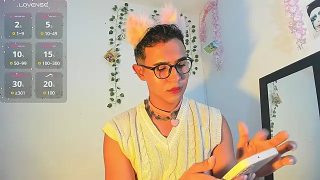 Snapshot of cute_sammy_1 chatting on 09.26.25 cute sammy 1 online show from 09.26.25