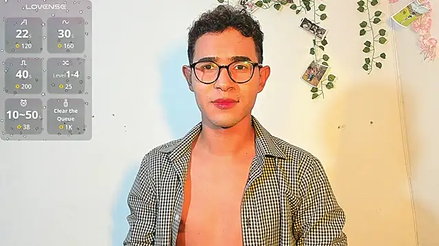 Snapshot of cute_sammy_1 chatting on 10.01.25 cute sammy 1 online show from 10.01.25