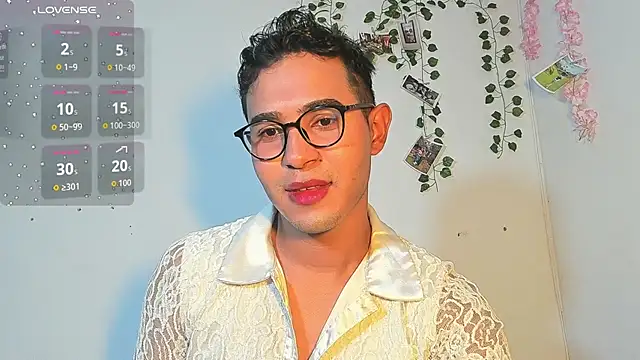 Snapshot of cute_sammy_1 chatting on 10.02.25 cute sammy 1 online show from 10.02.25