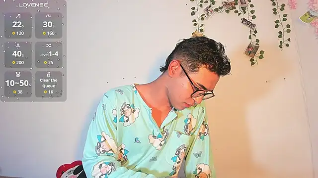 Snapshot of cute_sammy_1 chatting on 10.04.25 cute sammy 1 online show from 10.04.25