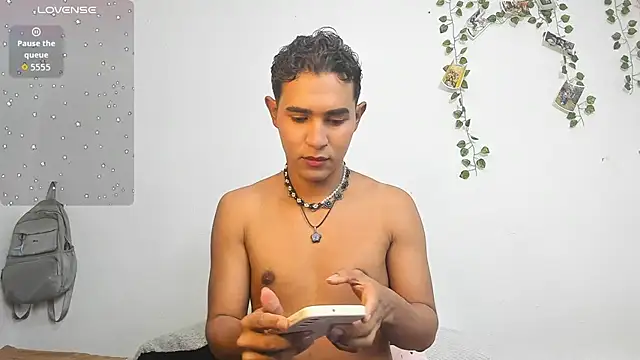 Snapshot of cute_sammy_1 chatting on 11.03.25 cute sammy 1 online show from 11.03.25