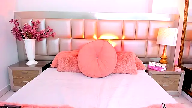 AnnieVegga online show from 10.14.25