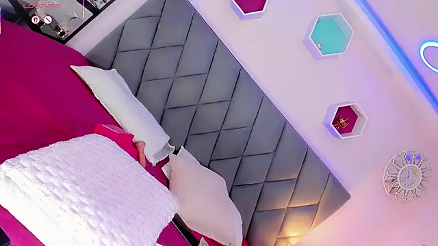 Amira Ember online show from 02.06.26