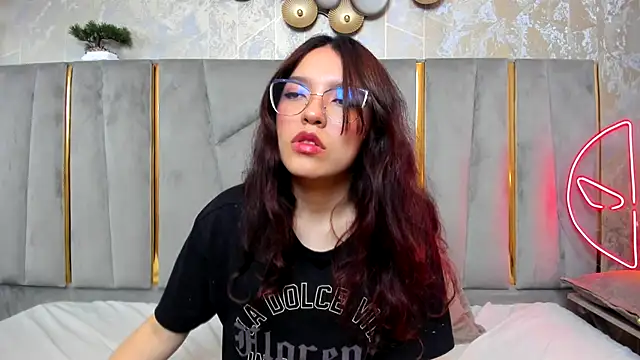 Elliecute online show from 09.30.25