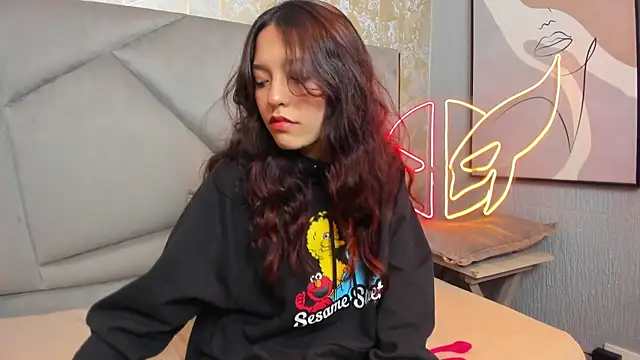 Elliecute online show from 10.01.25