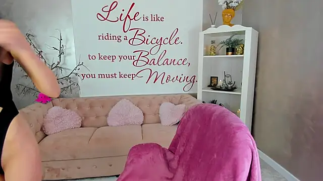 ReynaTheVixen online show from 10.30.25