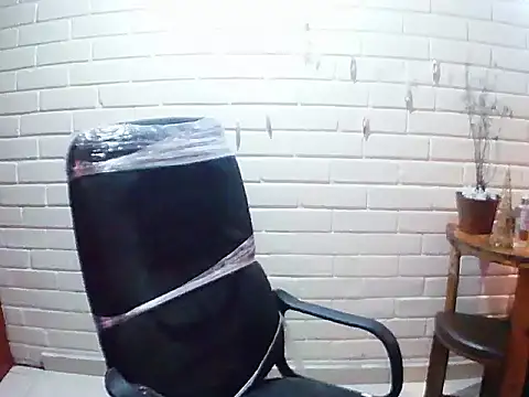 MiiaVelasquez online show from 11.19.25