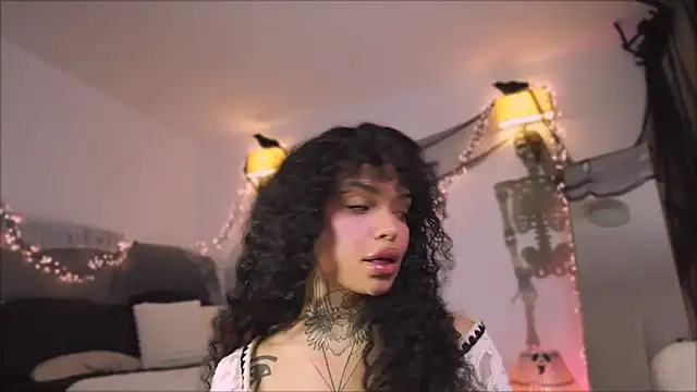 Brianna Moon online show from 10.23.25