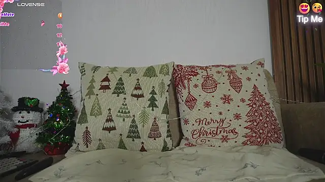 Roxybeautyy online show from 12.13.25