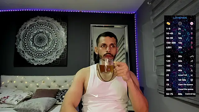 Snapshot of TianZilac chatting on 10.22.25 TianZilac online show from 10.22.25