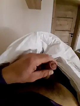 Snapshot of Grandgu9698 chatting on 10.27.25 Grandgu9698 online show from 10.27.25