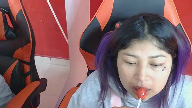 Snapshot of konojan_6 chatting on 10.15.25 konojan 6 online show from 10.15.25