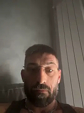 Snapshot of GmGit chatting on 10.19.25 GmGit online show from 10.19.25