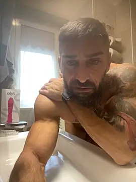 Snapshot of GmGit chatting on 10.21.25 GmGit online show from 10.21.25