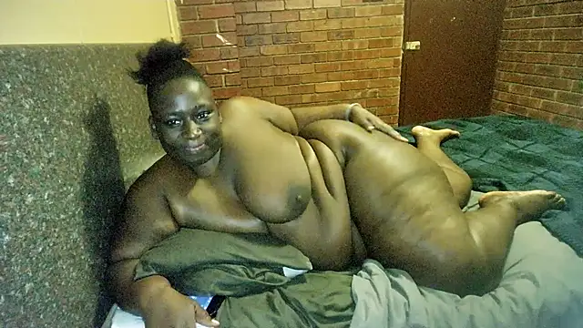 ASSQUEEN37Xx online show from 10.28.25