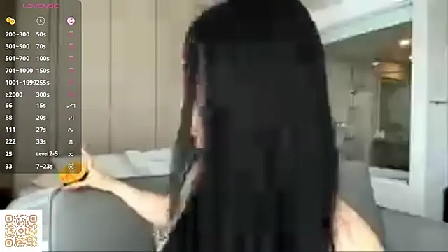 Snapshot of LezlieGreet chatting on 10.22.25 LezlieGreet online show from 10.22.25