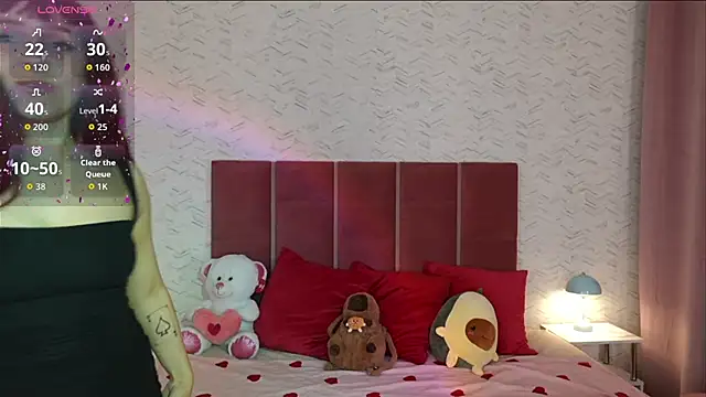 CoralineSky online show from 09.12.25