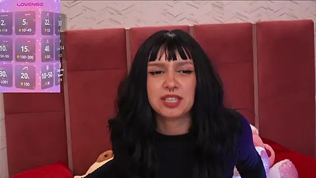 CoralineSky online show from 10.04.25