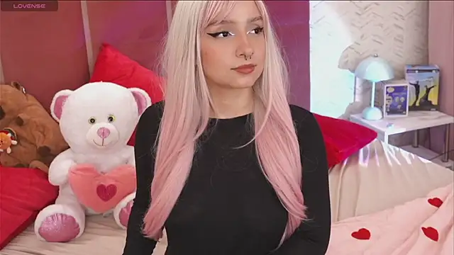 CoralineSky online show from 10.05.25