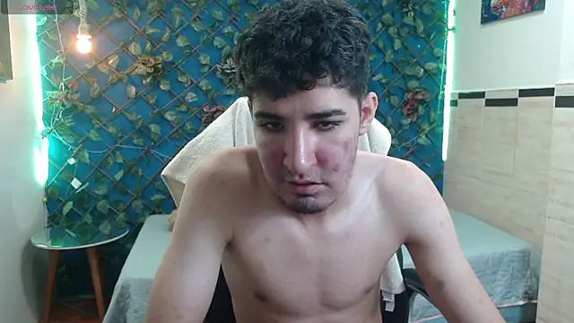 Snapshot of whitebull2606 chatting on 10.02.25 whitebull2606 online show from 10.02.25