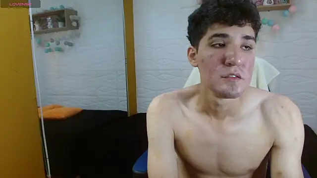 Snapshot of whitebull2606 chatting on 10.05.25 whitebull2606 online show from 10.05.25