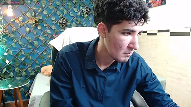 Snapshot of whitebull2606 chatting on 10.12.25 whitebull2606 online show from 10.12.25