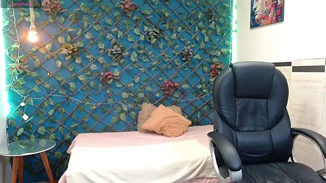 Snapshot of whitebull2606 chatting on 10.30.25 whitebull2606 online show from 10.30.25