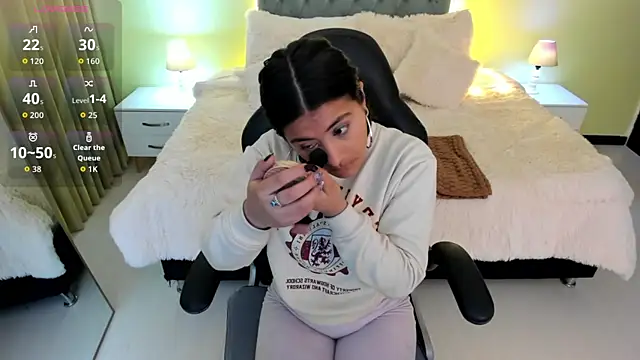 Snapshot of Camille_Olsen_ chatting on 10.18.25 Camille Olsen online show from 10.18.25