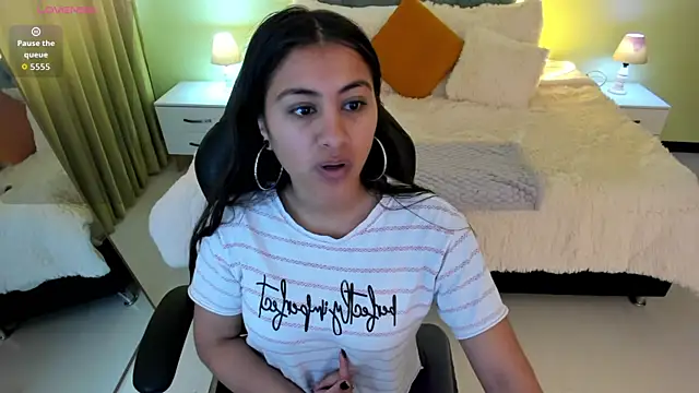 Snapshot of Camille_Olsen_ chatting on 10.20.25 Camille Olsen online show from 10.20.25