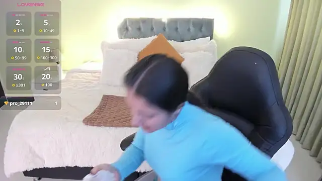 Snapshot of Camille_Olsen_ chatting on 10.28.25 Camille Olsen online show from 10.28.25