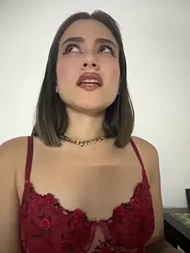 Snapshot of alielle chatting on 09.28.25 alielle online show from 09.28.25