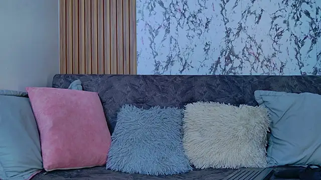 Snapshot of alielle chatting on 10.06.25 alielle online show from 10.06.25