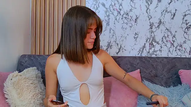 Snapshot of alielle chatting on 10.22.25 alielle online show from 10.22.25