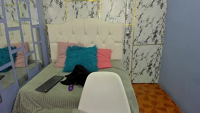 Itsuki N online show from 11.18.25