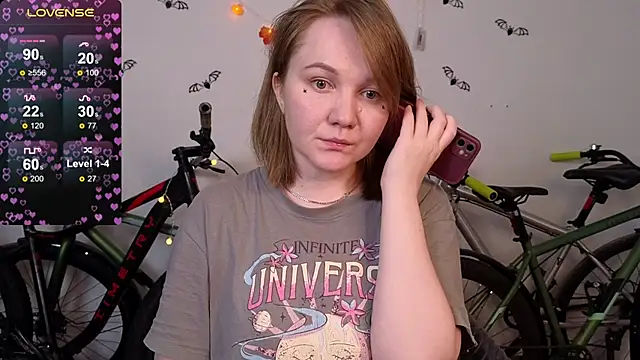 Snapshot of BellaMurrr chatting on 10.28.25 BellaMurrr online show from 10.28.25