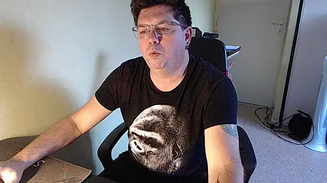 blueandwhite1 online show from 10.08.25