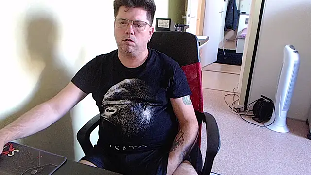 blueandwhite1 online show from 10.16.25