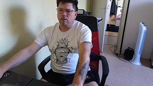 blueandwhite1 online show from 10.18.25