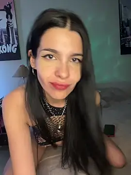 Snapshot of IaraStone chatting on 10.21.25 IaraStone online show from 10.21.25