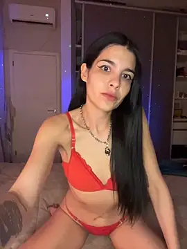 Snapshot of IaraStone chatting on 10.26.25 IaraStone online show from 10.26.25