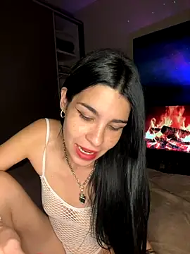 Snapshot of IaraStone chatting on 11.10.25 IaraStone online show from 11.10.25