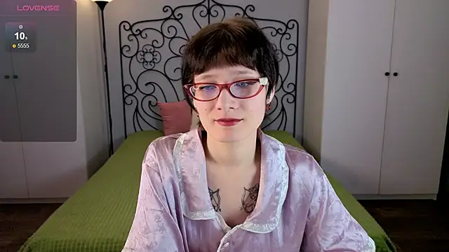 oliviafairy1 online show from 10.18.25