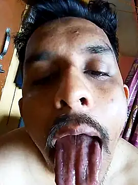 Snapshot of Nihaal17 chatting on 10.03.25 Nihaal17 online show from 10.03.25