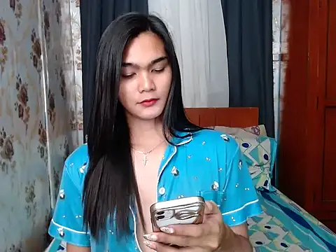 lady in moon online show from 10.09.25