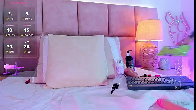 Snapshot of GabbieMonson chatting on 09.23.25 GabbieMonson online show from 09.23.25