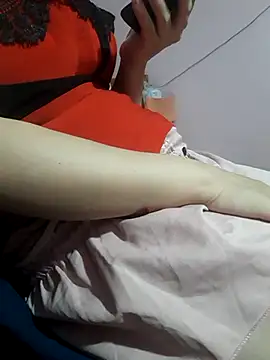 Snapshot of Lilyy-y chatting on 09.22.25 Lilyy-y online show from 09.22.25