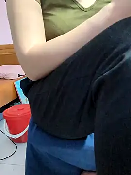 Snapshot of Lilyy-y chatting on 09.29.25 Lilyy-y online show from 09.29.25